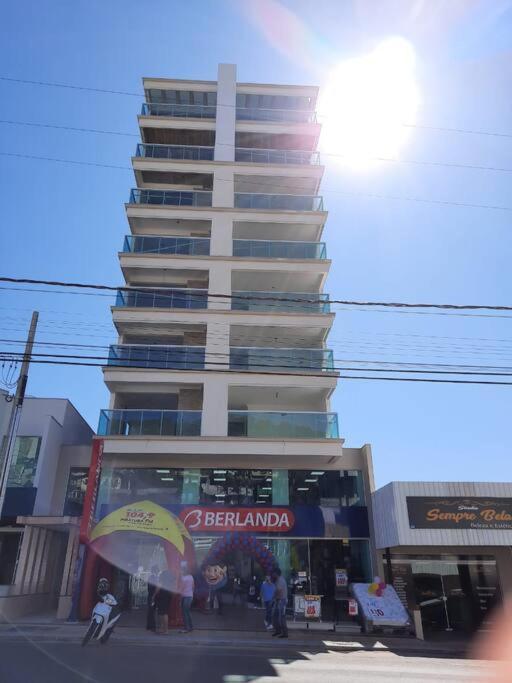 Lindo Apto Novo Na Avenida, Climatizado E Aconchegante ピラトゥバ エクステリア 写真
